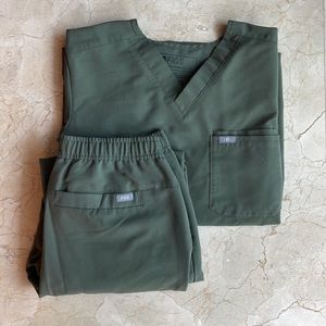 FIGS Moss Small Tansen Jogger Scrub Pants and Small Leon Two Pocket Scrub Top